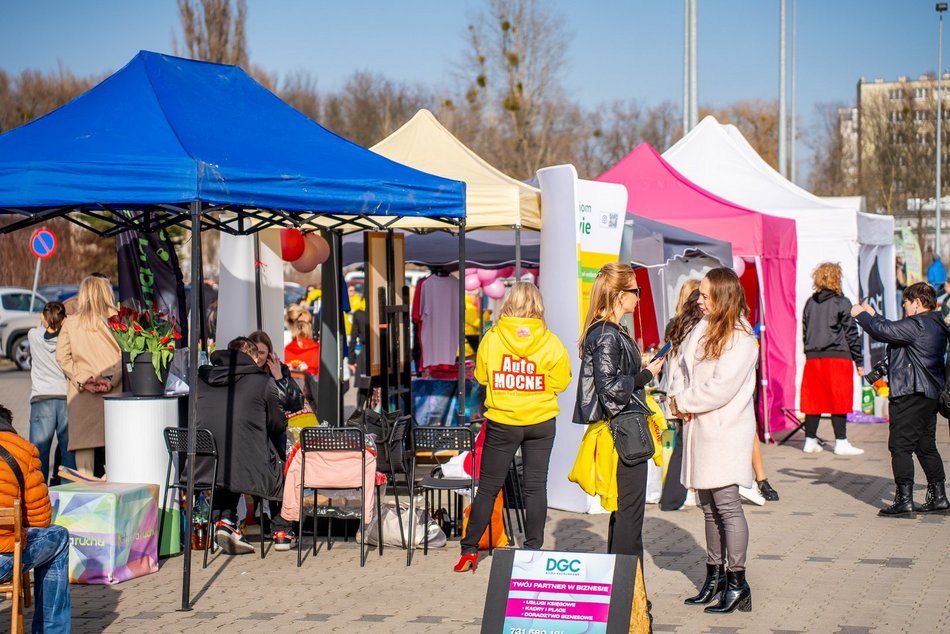 Łódź. Piknik AutoMocne przy Moto Arenie w Łodzi. Masa atrakcji dla każdego na Dzień Kobiet