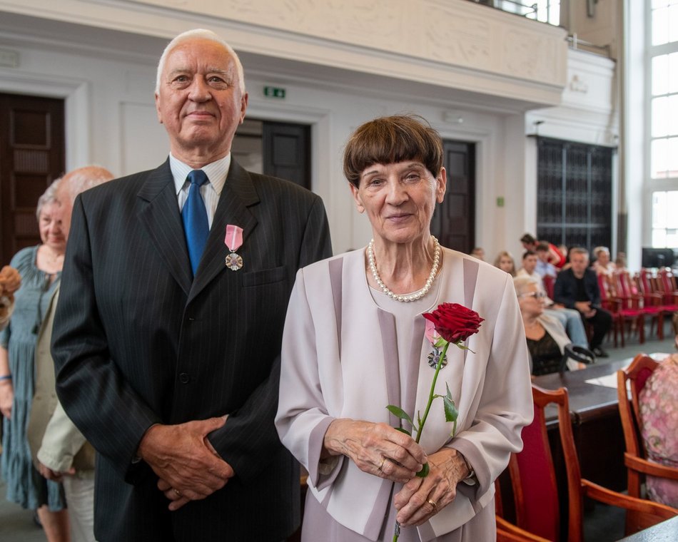 Łódź. Medale za długoletnie pożycia małżeńskie. Rekordziści są razem ponad 60 lat!