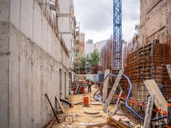Łódź. Odbudowa zawalonej kamienicy w przy ul. Rewolucji 31 w Łodzi