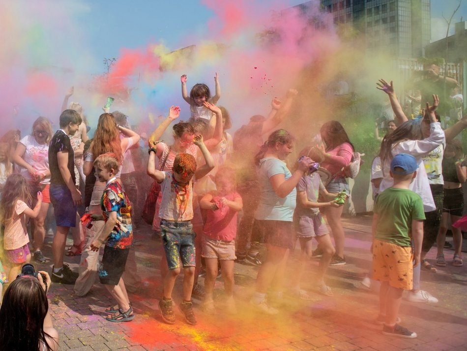 Łódź. Święto Kolorów w Ogrodach Geyera w Łodzi. Świetna zabawa i mnóstwo uśmiechu