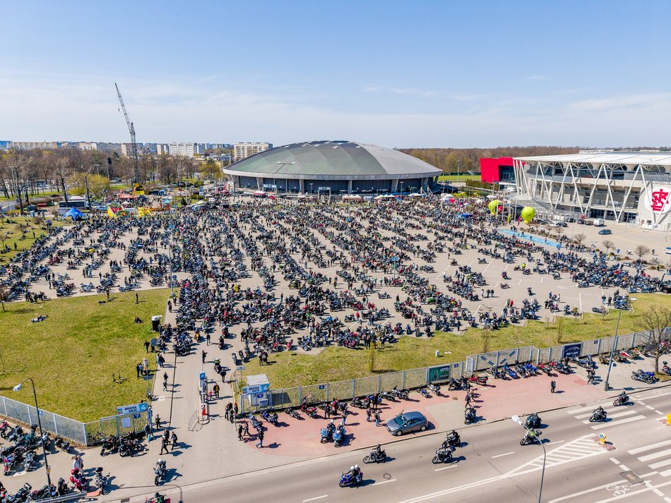 Parada motocyklistów przejechała ulicami Łodzi. Sezon rozpoczęty! Byłeś?