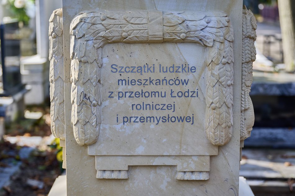 Stary Cmentarz w Łodzi. Odsłonięto Pomnik Pierwszych Łodzian