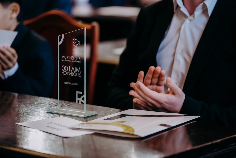 Stypendia Prezydenta Miasta Łodzi rozdane! W tym roku nagrodzono 40 uczniów