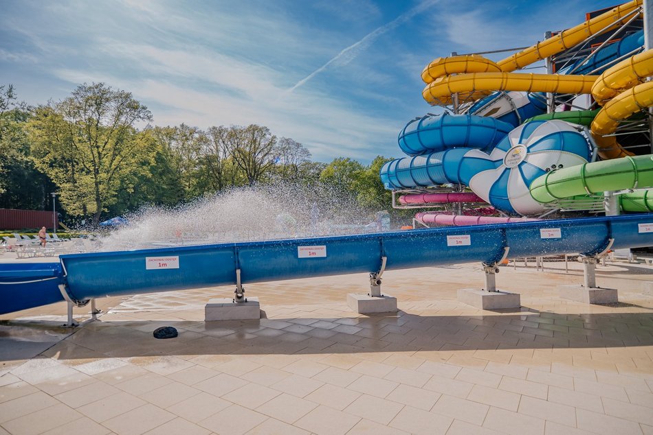 Aquapark Fala w majówkę - baseny zewnętrzne, zjeżdżalnia kamikaze