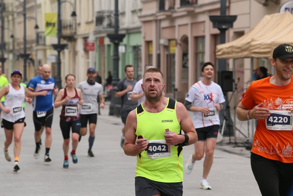 DOZ Maraton 2023. Brałeś udział w biegu? Znajdź się na zdjęciach!