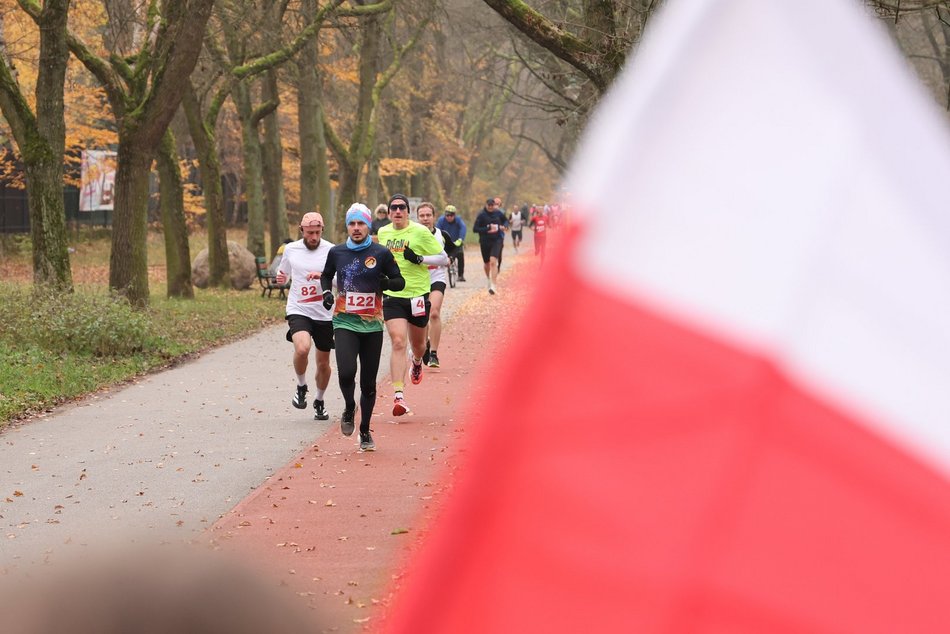 Bieg Niepodległościowa 5 w parku Na Zdrowiu w Łodzi. Odszukaj się w galerii!