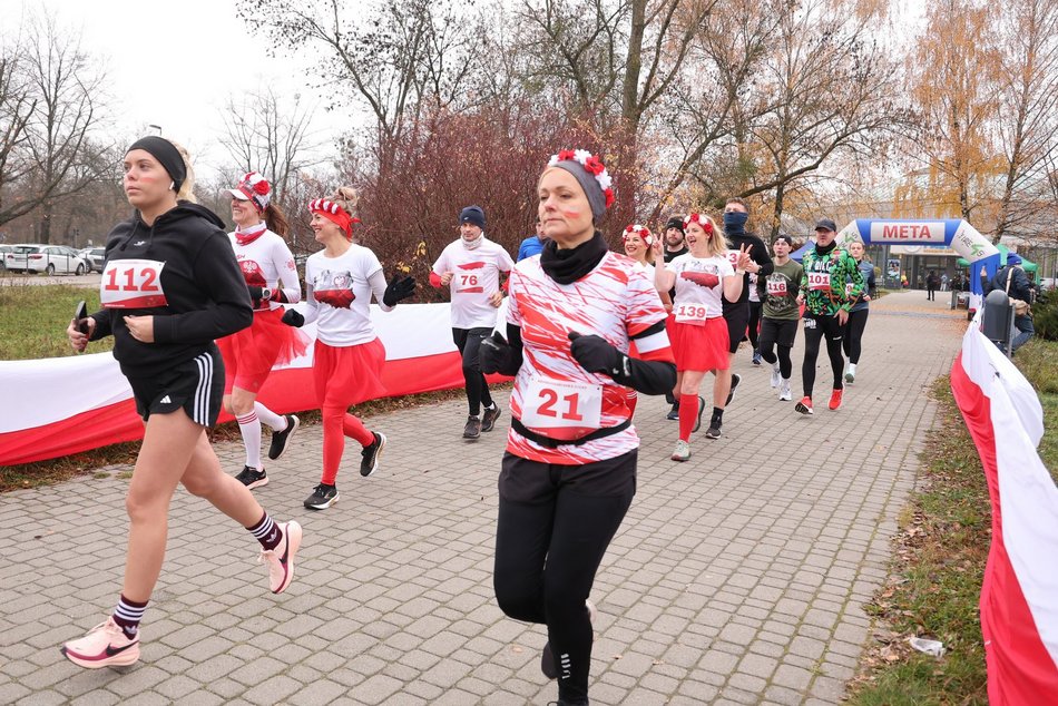 Bieg Niepodległościowa 5 w parku Na Zdrowiu w Łodzi. Odszukaj się w galerii!