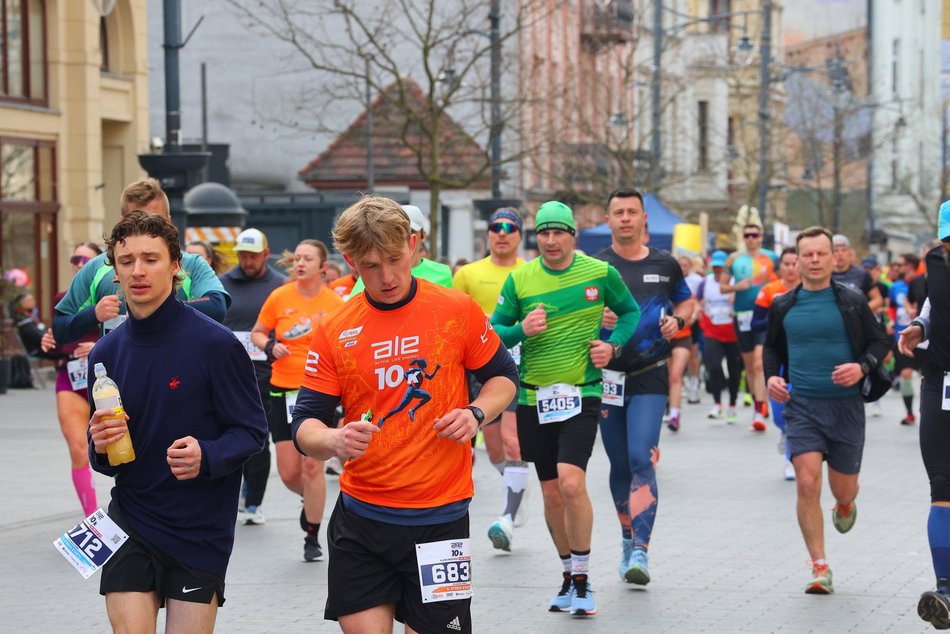 Łódź. DOZ Maraton Łódź 2026. Brałeś udział w biegu na 10 km? Znajdź się na zdjęciach!