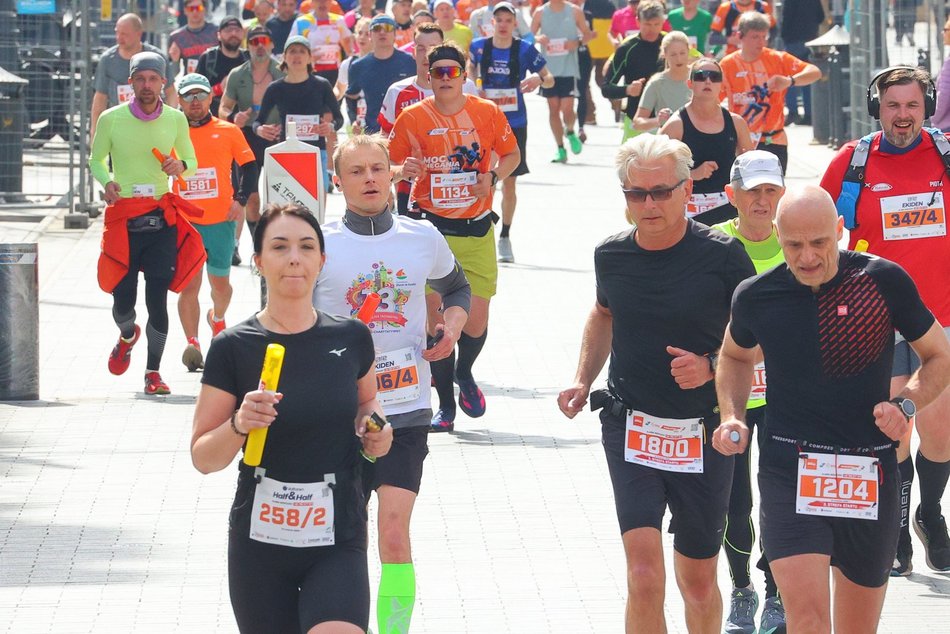 Łódź. DOZ Maraton Łódź 2026. Brałeś udział w biegu? Odszukaj się w galerii i zapisz na pamiątkę!