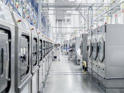 Łódź. Lider wynajmu odzieży roboczej działa w Łodzi. Jakie korzyści daje to miastu i firmom?