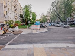 Łódź. Wioślarska w Łodzi po remoncie pierwszego odcinka. Nowe parkingi, jezdnia i chodniki