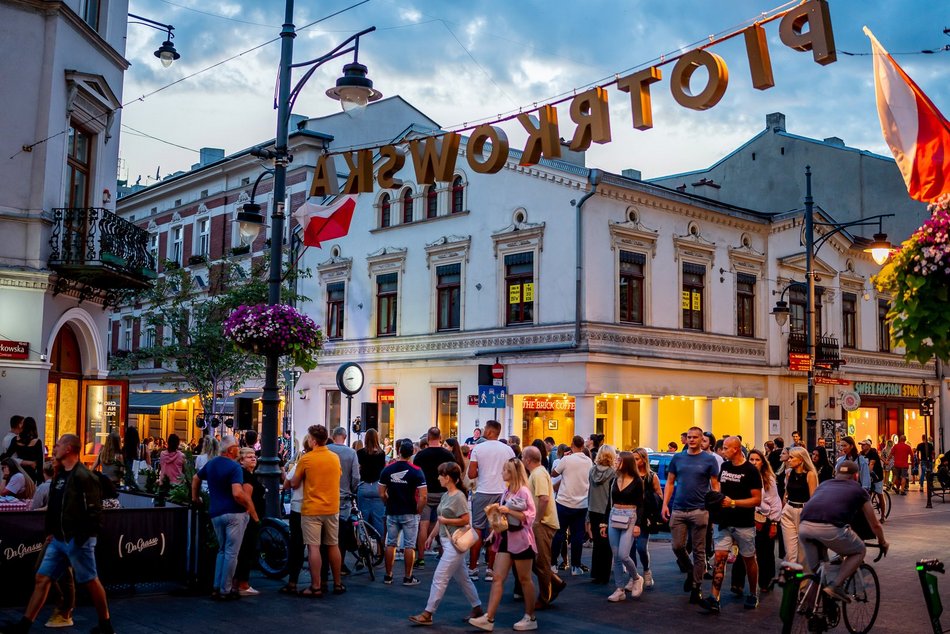 Що робити у вихідні в Лодзі? Bifor перед ŁSF 2025, Pink Party в аквапарку Fala та інші події