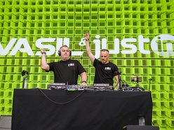 Didżeje rozgrzewają publiczność Łódź Summer Festival 2025. Muzyczne sety między koncertami