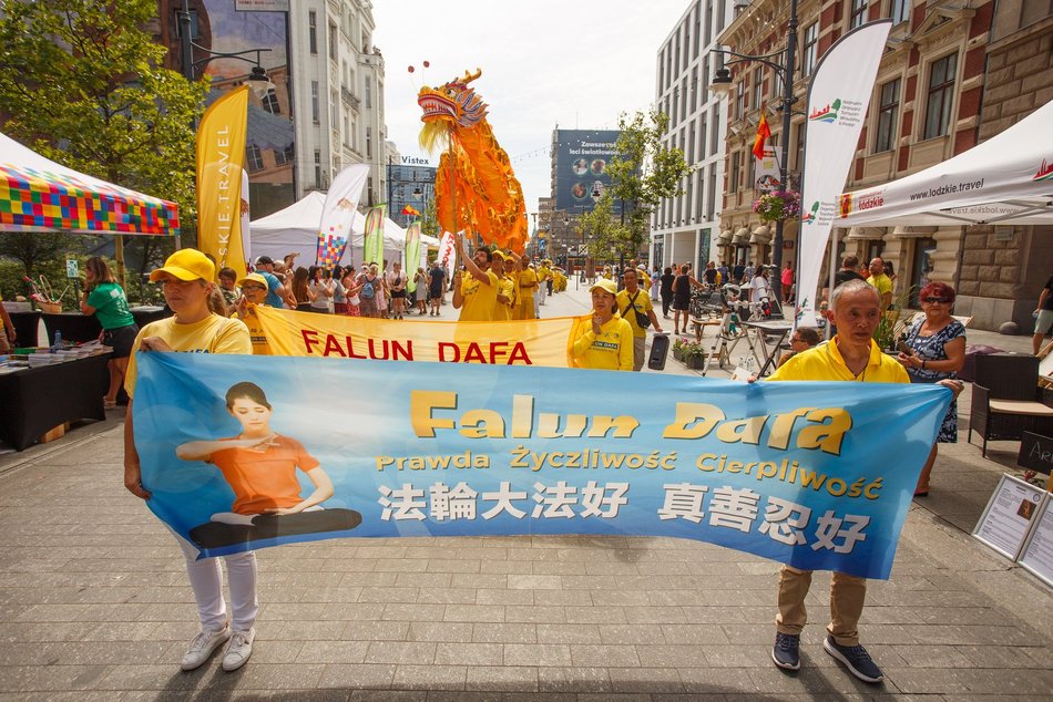 Chińska parada Falun Dafa na ul. Piotrkowskiej