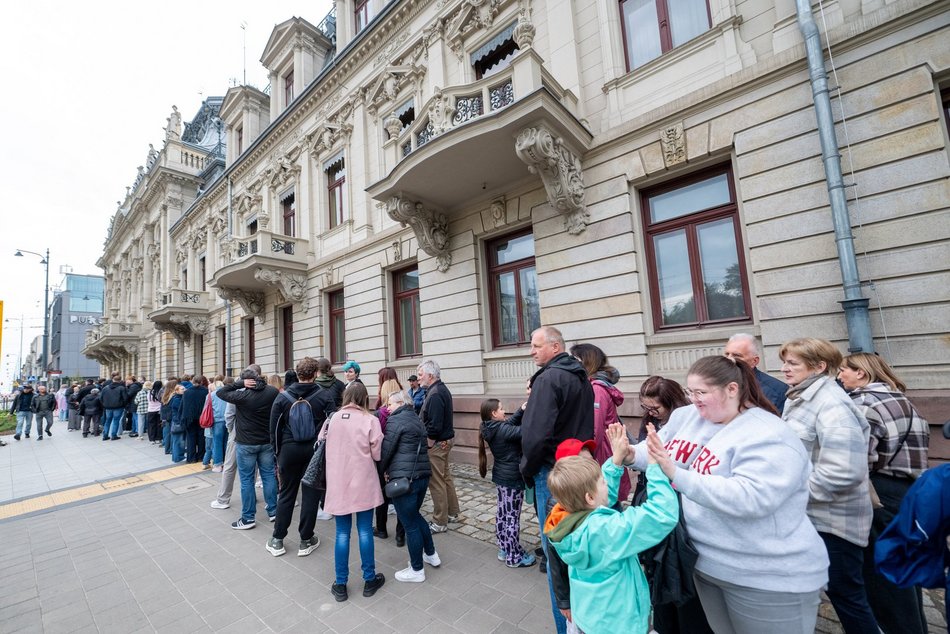 Noc Muzeów Łódź 2026. Znajdź siebie w kolejce do muzeum!