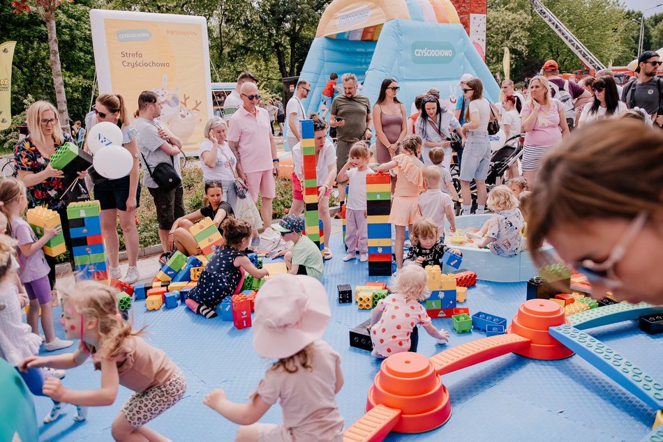 Łódź. Miejski Dzień Dziecka 2025 w Łodzi. Majka Jeżowska, dmuchańce i pokazy [ZDJĘCIA]