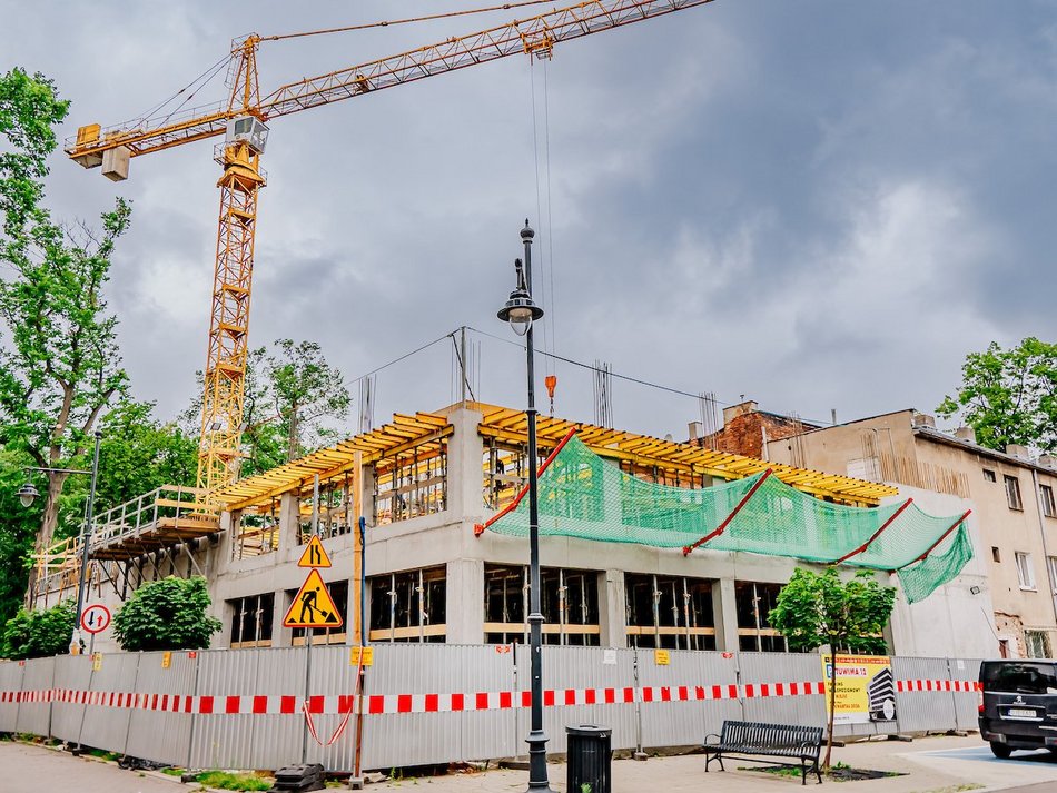 Łódź. Budowa parkingów wielopoziomowych w Łodzi. Zobacz, jak powstają kolejne piętra!