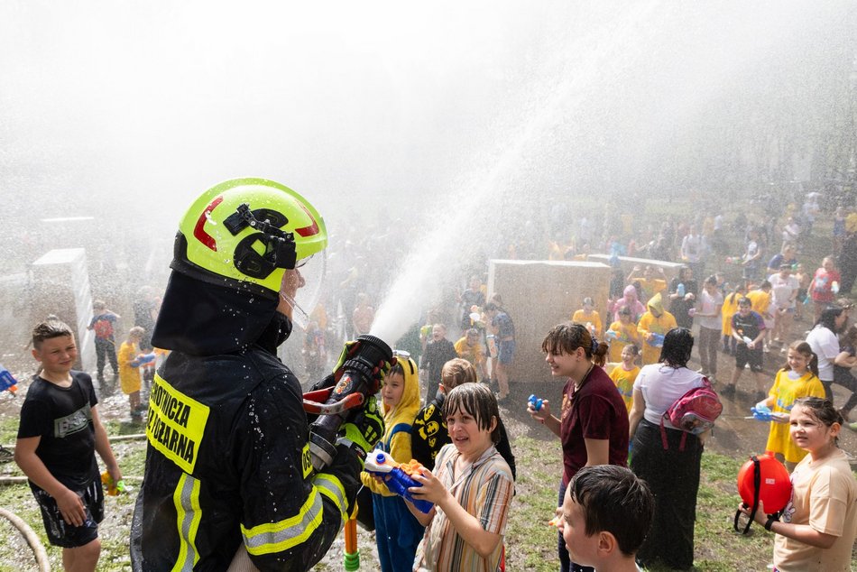 Bitwa wodna na Manhattanie w Łodzi. Śmigus-dyngus pełną parą!