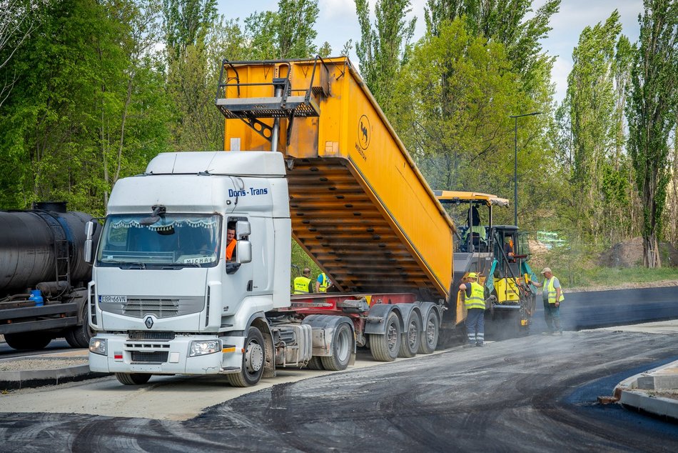 Łódź. Remont Kaczeńcowej w Łodzi. Kiedy będzie nowy asfalt i jakie są plany prac na Teofilowie?