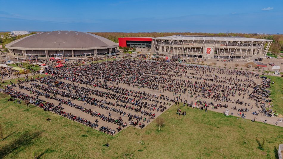 Łódź. Motocykliści opanowali Łódź! Otwarcie sezonu pod Atlas Areną i parada przez miasto