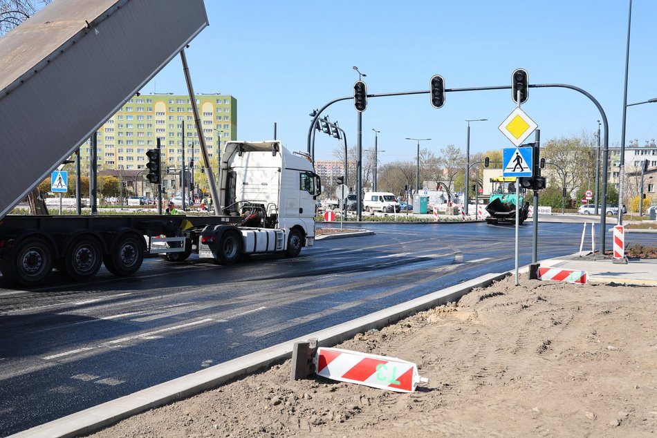 Łódź. Remont Śmigłego-Rydza i Niższej. Położą ostatnią warstwę asfaltu