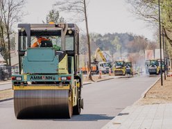 Łódź. Remont Szczecińskiej. Drogowcy kładą asfalt