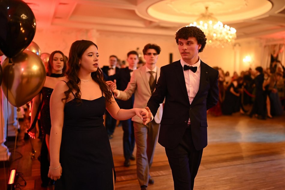 Studniówka III LO w Łodzi. Szyk i elegancja w Białym Pałacu