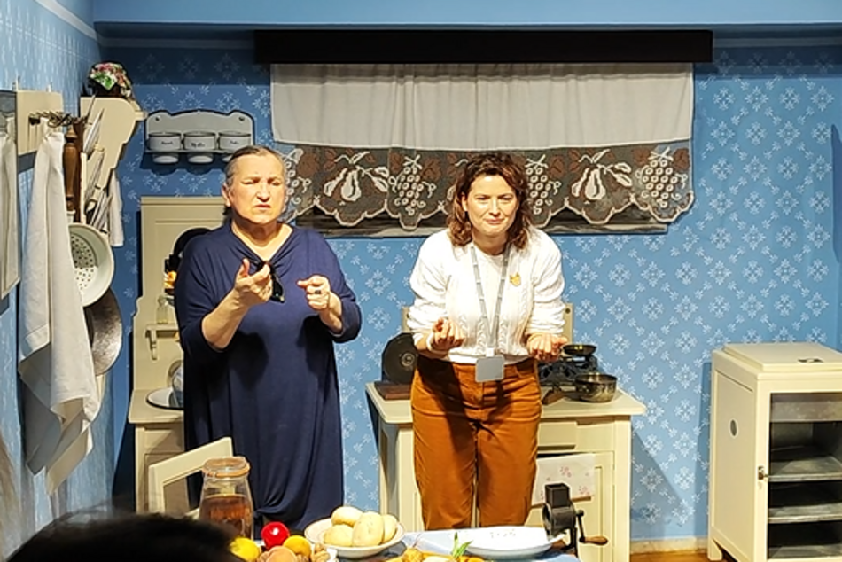 Łódź. Jak wolontariat w Muzeum Miasta Łodzi łączy pokolenia i pasje? Poznaj Paulinę Kalitę i jej historię