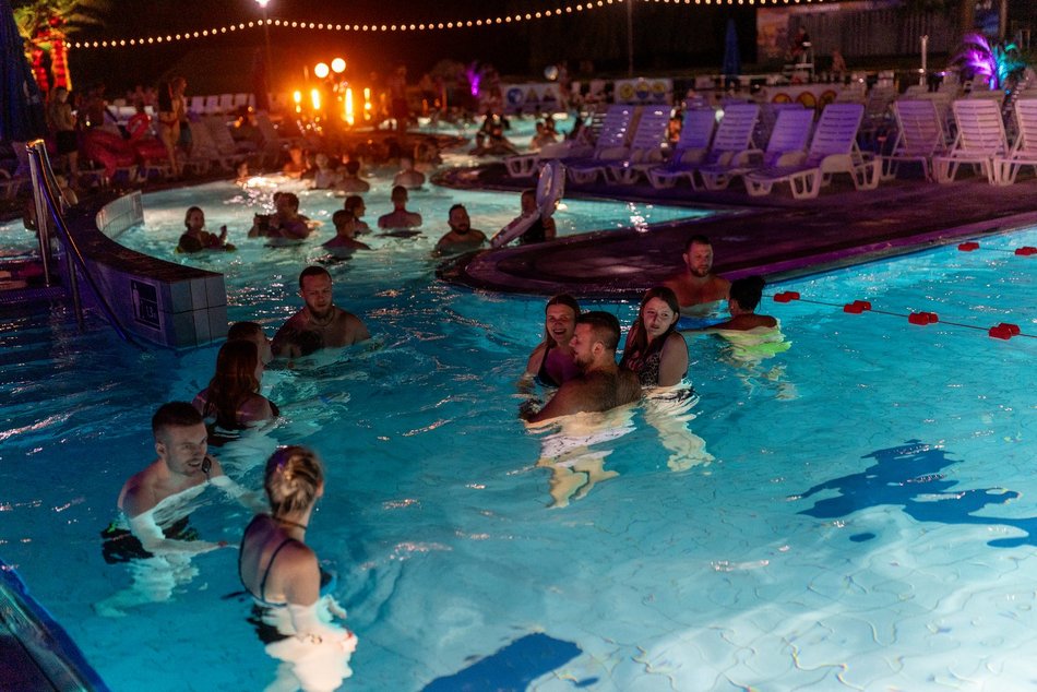 Nocne Pływanie w Aquaparku Fala