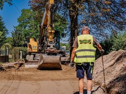 Remont Olkuskiej. Zobacz, jak ciężki sprzęt pracuje na budowie!