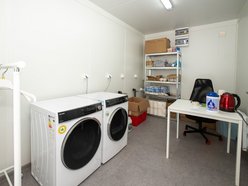 Mobilna łaźnia dla osób w kryzysie bezdomności przy al. Piłsudskiego 119