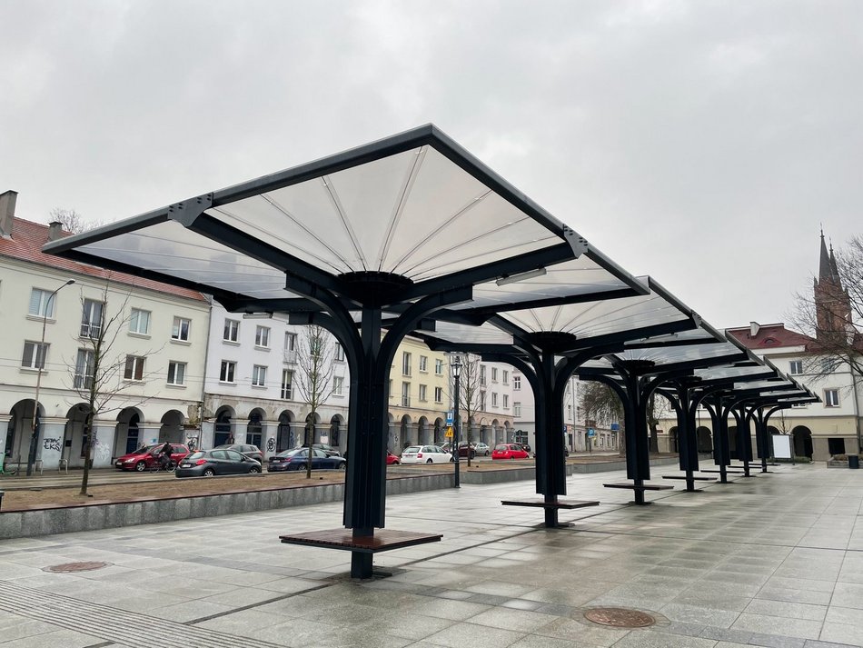 Stary Rynek po remoncie - wiaty handlowe