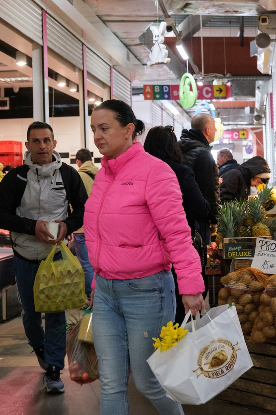 Łódź. Przedświąteczne zakupy na Rynku Bałuckim