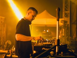 Didżejskie sety przeciwko deszczowi! Tak się gra między koncertami na Łódź Summer Festival 2025!