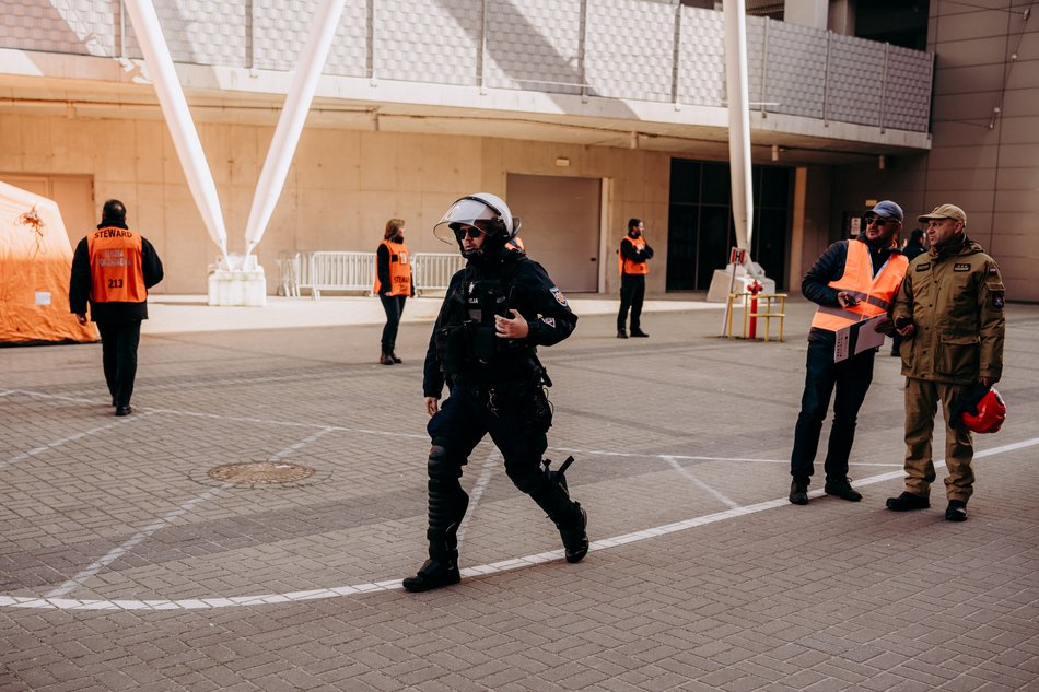 Ćwiczenia służb specjalnych na stadionie im. Władysława Króla w Łodzi