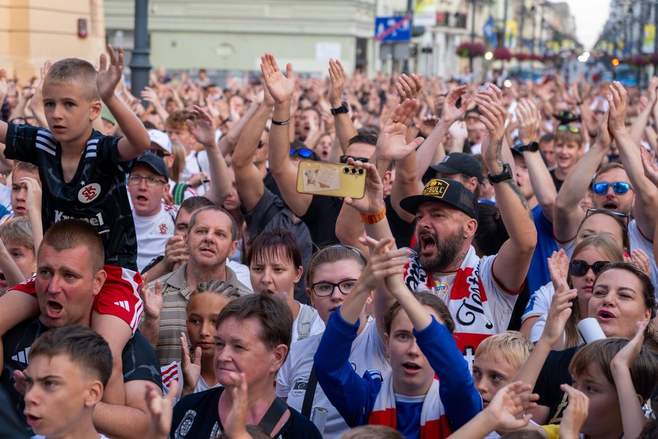 ŁKS Łódź zaprezentował skład na placu Wolności! Byłeś/aś tam? Odszukaj się w galerii