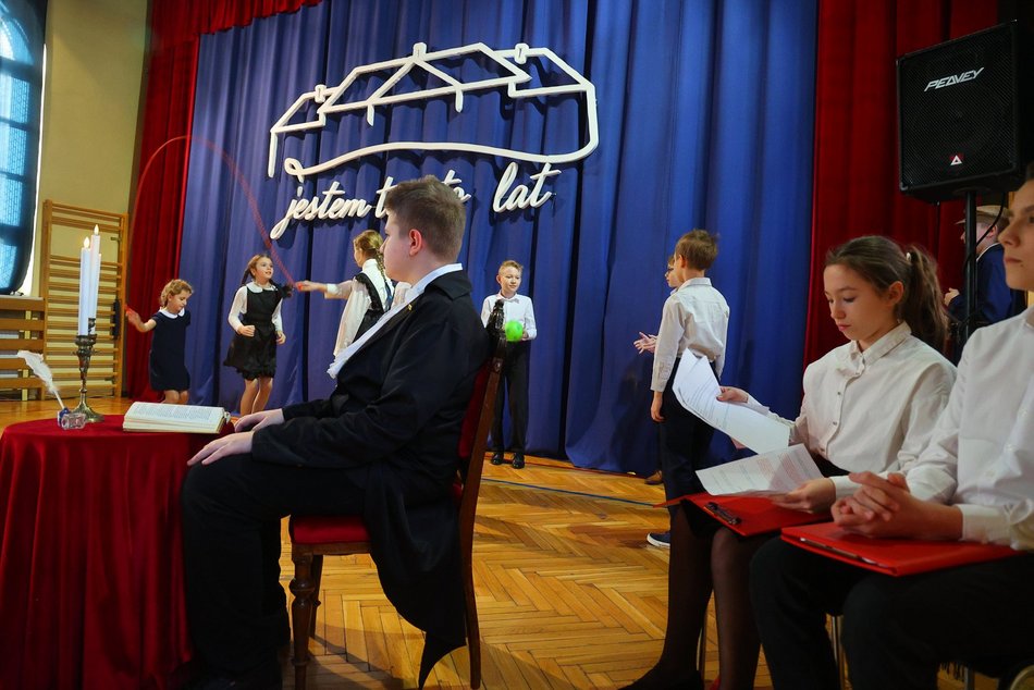 Łódź. Jubileusz w Szkole Podstawowej nr 42 w Łodzi. Huczne obchody z okazji 100-lecia