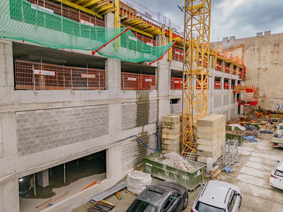 Łódź. Budowa parkingów wielopoziomowych w Łodzi. Zobacz, jak powstają kolejne piętra!