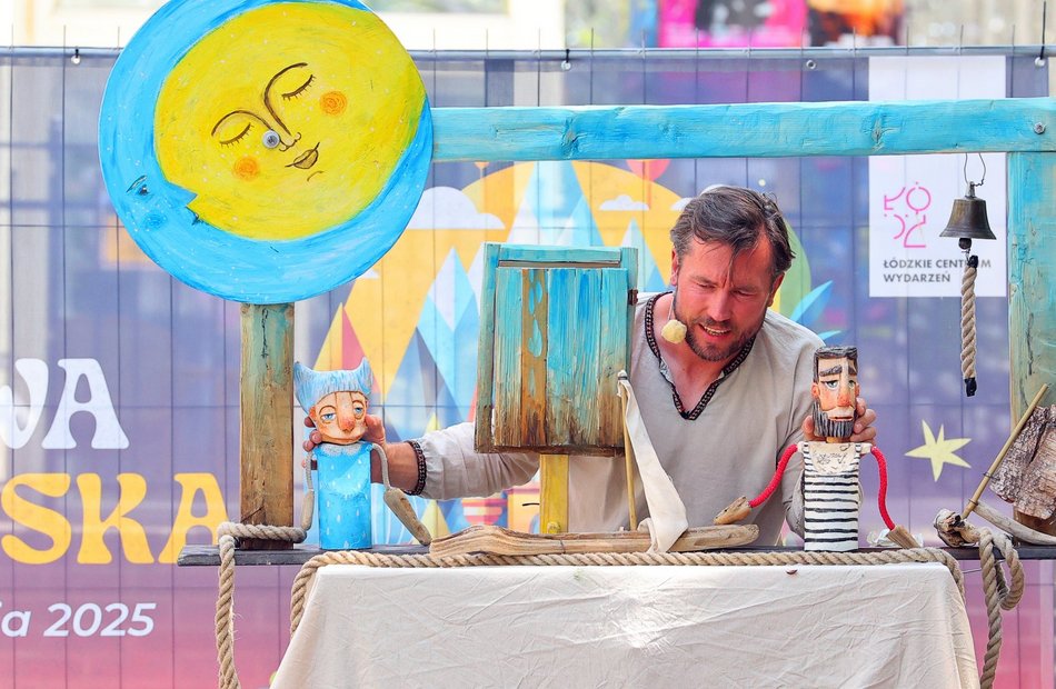 Łódź. Baśniowa Piotrkowska w Łodzi. Teatr Barnaby zachwycił dzieci!