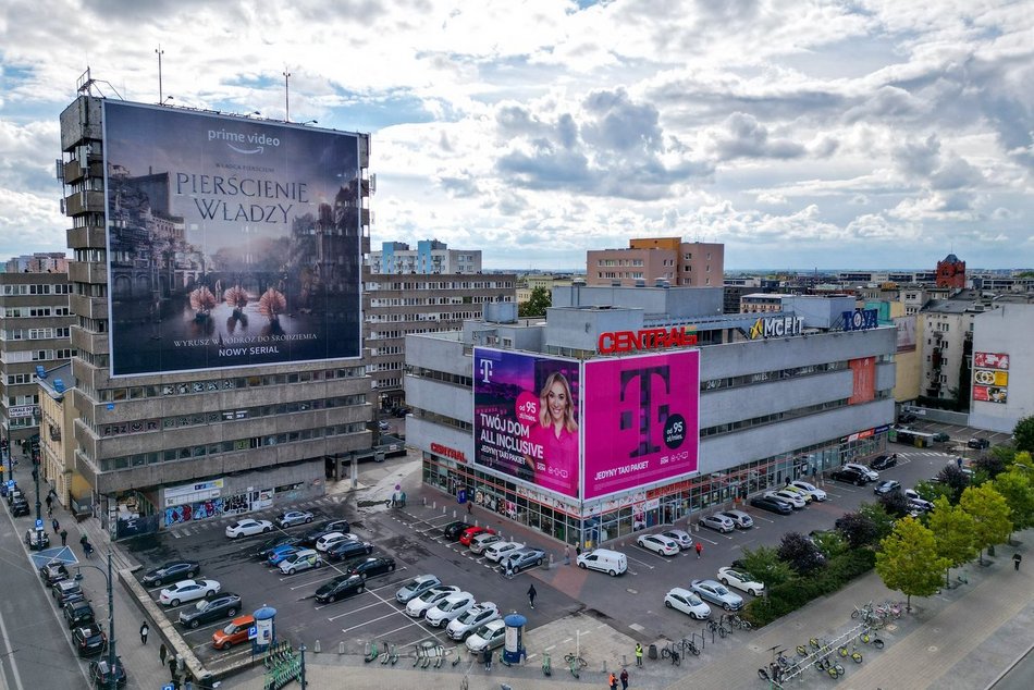 Łódź. Kultowy budynek przy Piotrkowskiej na sprzedaż! Ten 45 metrowy gigant może być twój!
