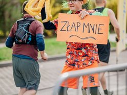 Łódź. Strefa kibica na DOZ Maraton Łódź 2026. Jak Łodzianie dopingowali biegaczy?