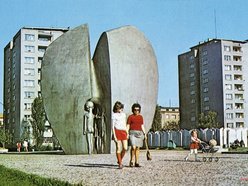 Łódź. Pomnik Martyrologii Dzieci w Parku Szarych Szeregów w Łodzi - lata 1973-1974