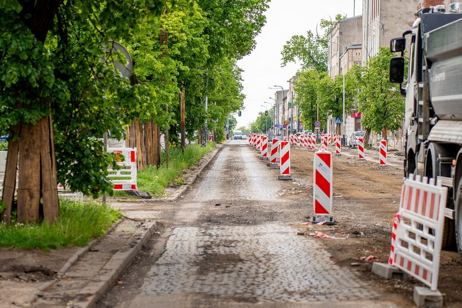 Łódź. Remont Rzgowskiej w Łodzi na pełnych obrotach. Zniknęło torowisko MPK Łódź i stary asfalt!