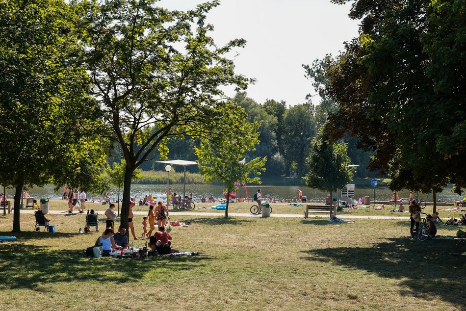 Łódź. Upalny weekend na Stawach Jana w Łodzi. Tak wypoczywają łodzianie!