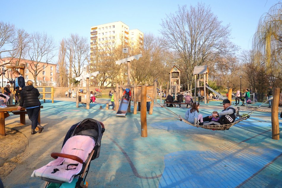 Łódź. Łódź budzi się do życia! Łodzianie i turyści tłumnie korzystają z pierwszych dni wiosny