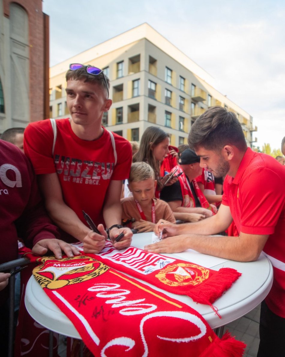 Widzew Łódź zaprezentował się w nowych strojach