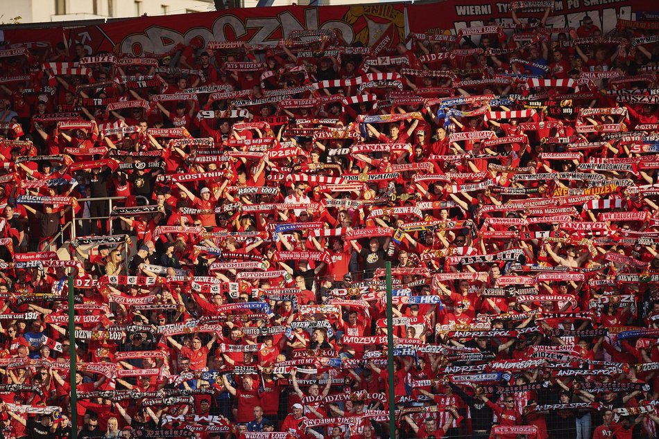Kibice Widzewa Łódź na meczu z Koroną Kielce