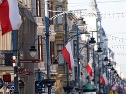 Łódź. Biało-czerwono na Piotrkowskiej. Flagi z okazji Święta Niepodległości