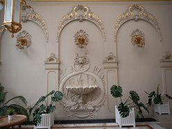 Łódź. Tajemnice ukrytych fontann i zdrojów w Łodzi. Lwie głowy i szklane kaskady w pałacach fabrykantów