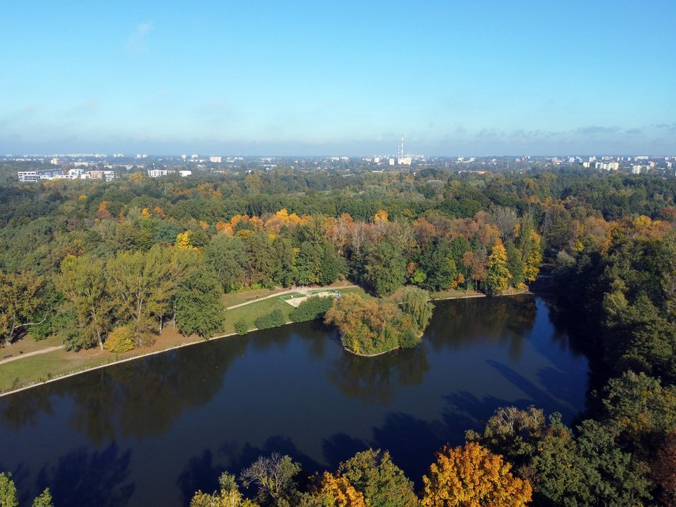 Spacerem po rzece Łódce. Wybierz się na przechadzkę szlakiem stawów i parków
